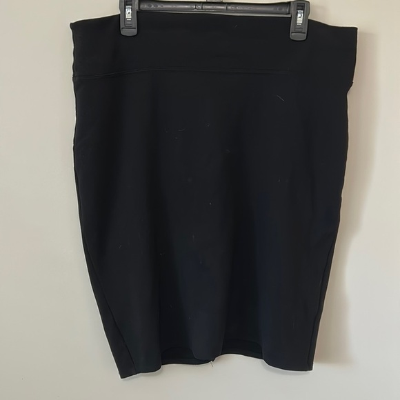 Women’s Black Plus Size Pencil Skirt - Picture 1 of 4